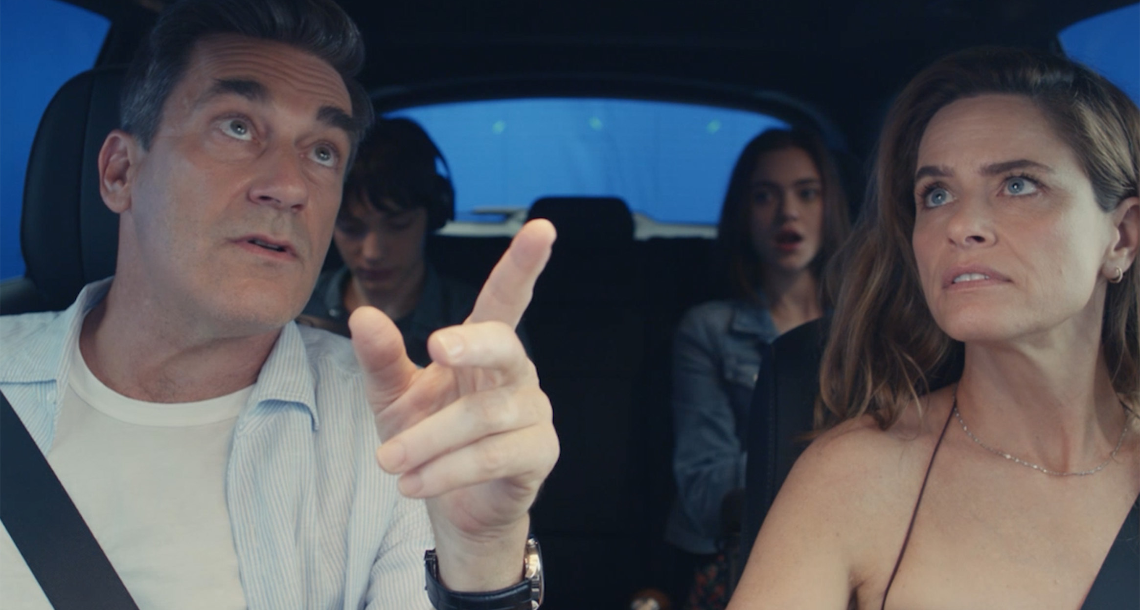 Jon Hamm is in a car with Amanda Peet, Isabel Gravitt and Donovan Colan, most of them seeming to find that something is off.